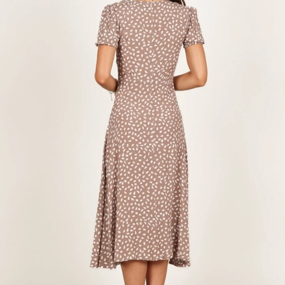 Petal & Pup Mocha Franklin Print Puff Sleeve Midi Dress - Size 2 - Picture 4 of 10